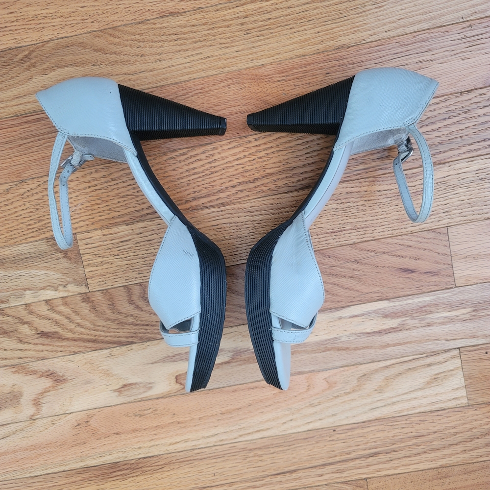 Rockport Gray and Black Heels Sophisticated Design